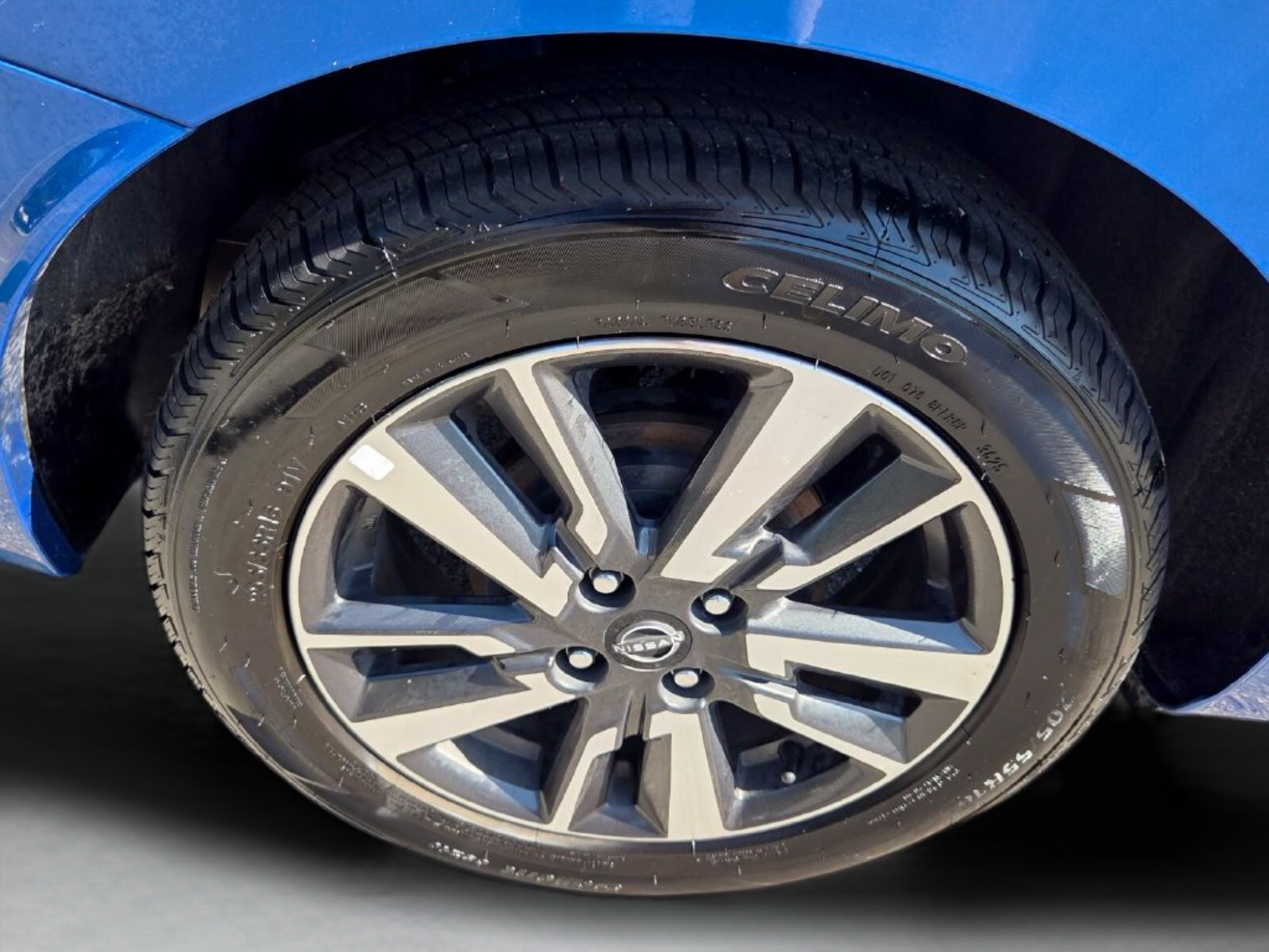Used 2024 Nissan Versa SV FWD image 31