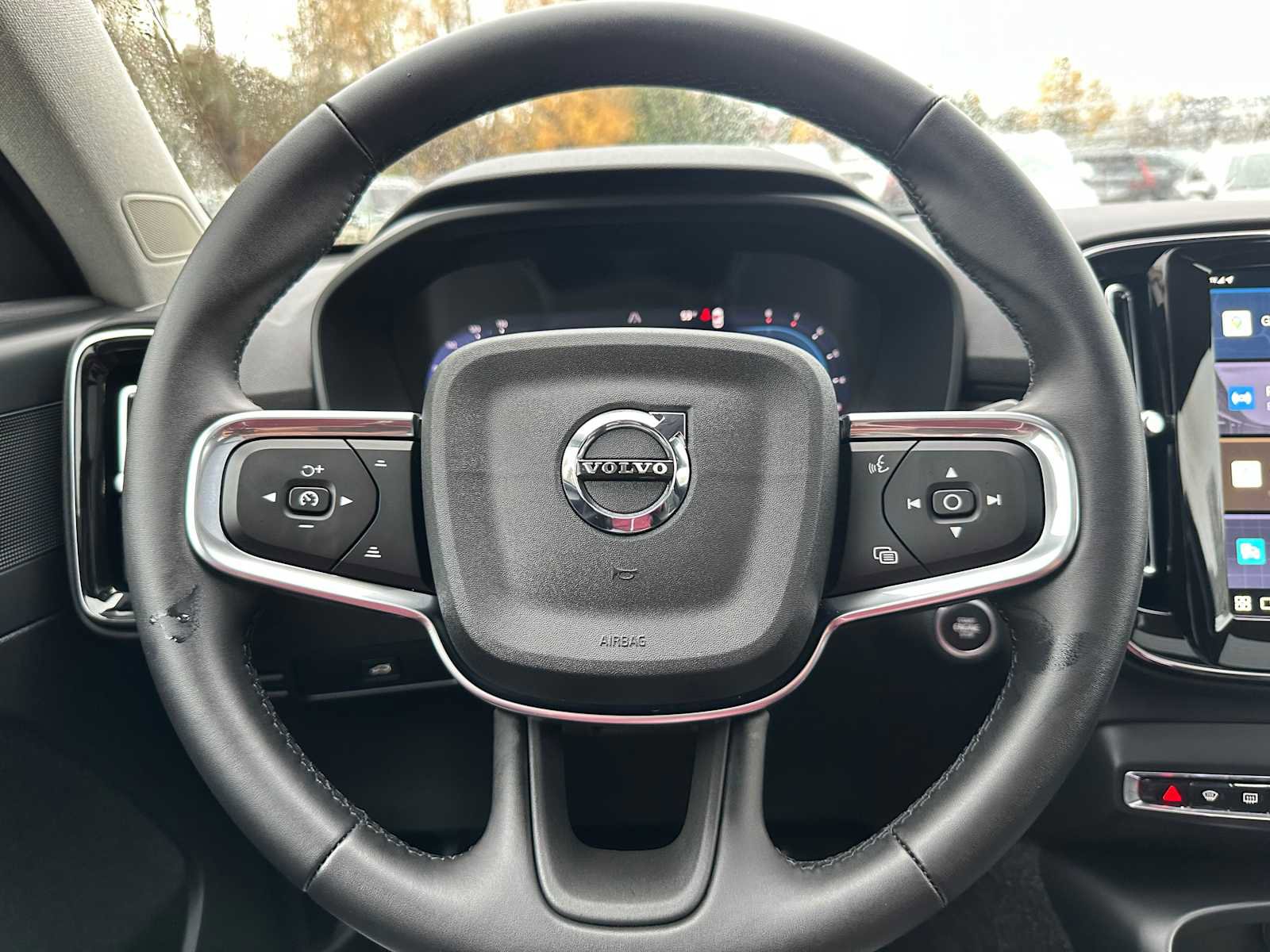 Used 2025 Volvo XC40 B5 Plus w/ Climate Package image 24