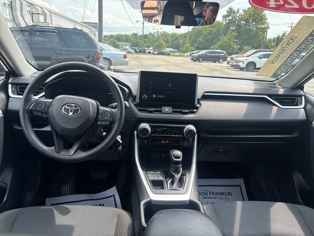 Used 2024 Toyota RAV4 LE AWD/4WD image 17