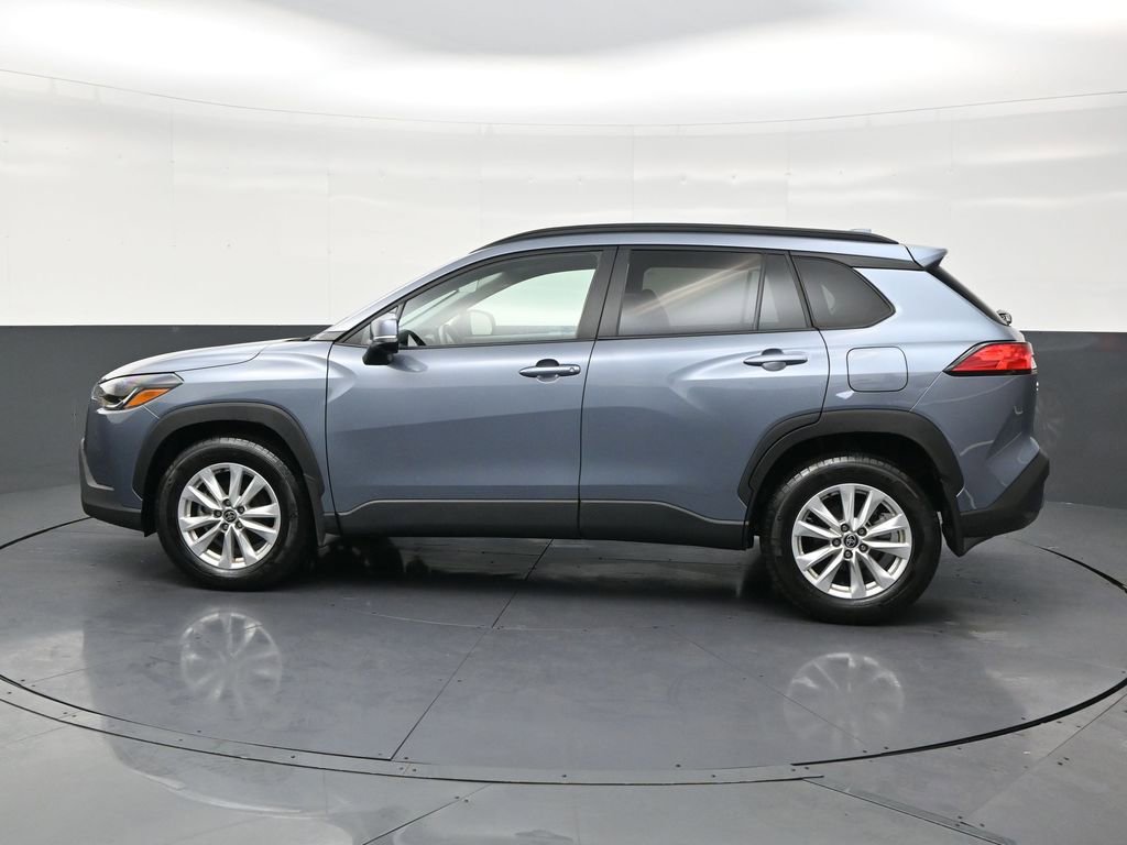 Used 2024 Toyota Corolla Cross LE image 2