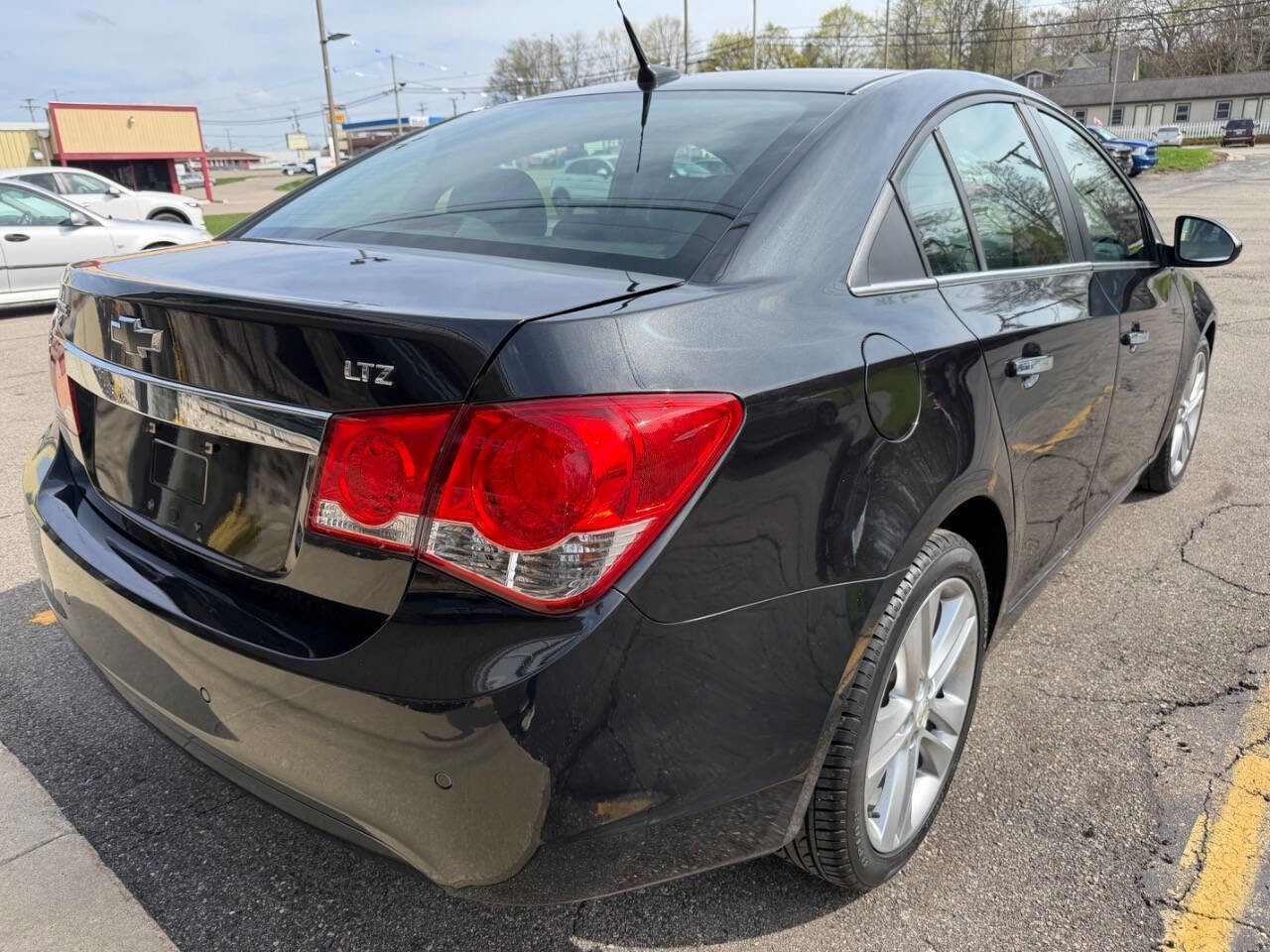 Used 2011 Chevrolet Cruze LTZ FWD image 3