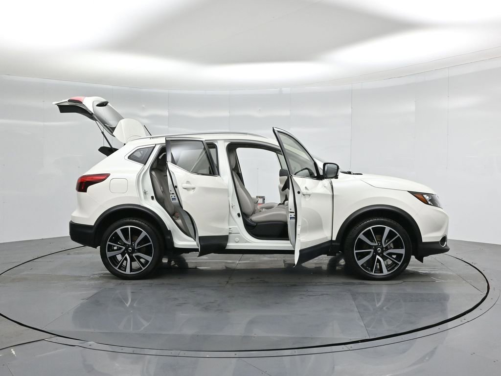 Used 2019 Nissan Rogue Sport SL w/ Premium Package image 5