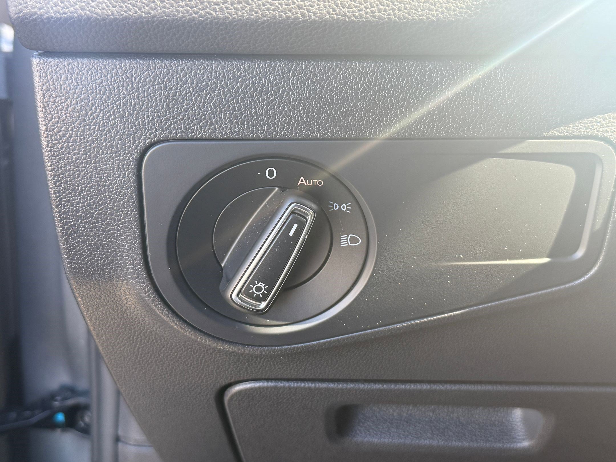 Used 2021 Volkswagen Tiguan SE image 16