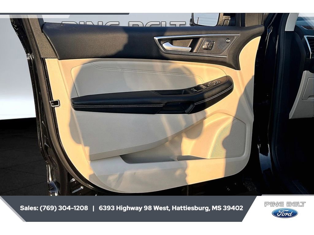 Used 2023 Ford Edge Titanium w/ Cargo Accessory Package image 17