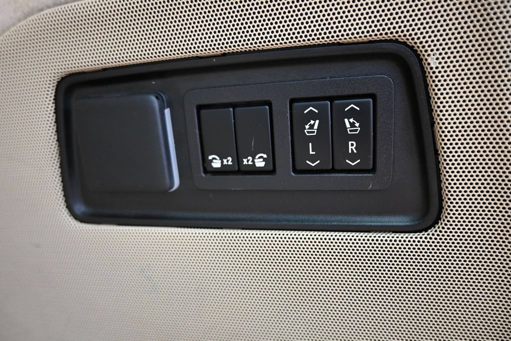 Used 2023 Cadillac Escalade Premium Luxury AWD/4WD image 38