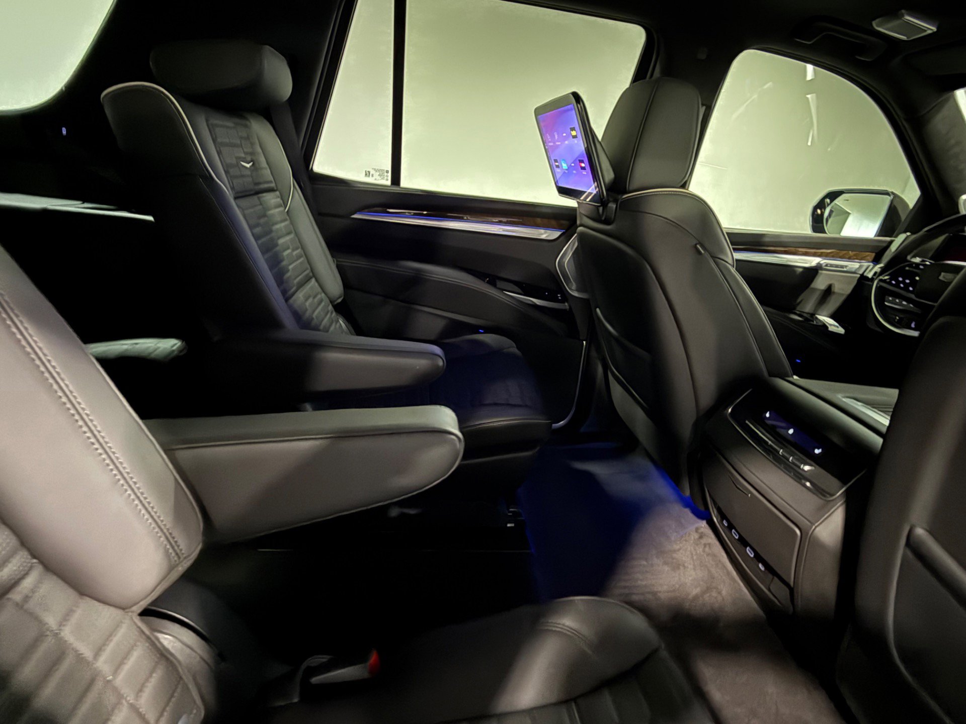 Used 2025 Cadillac Escalade Sport Platinum w/ LPO, ONYX Package image 62