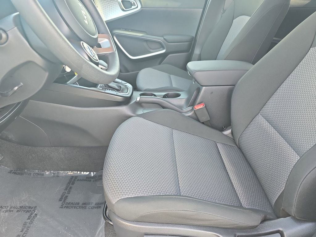 Used 2025 Kia Soul LX w/ LX Technology Package image 30
