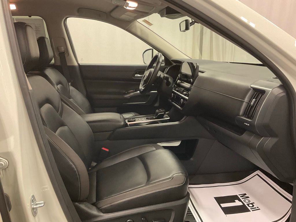 Used 2023 Nissan Pathfinder SL image 29