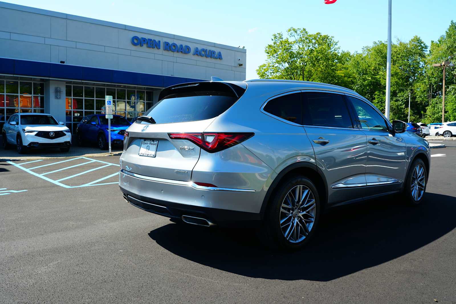 Certified 2024 Acura MDX w/ Advance Package AWD/4WD image 7