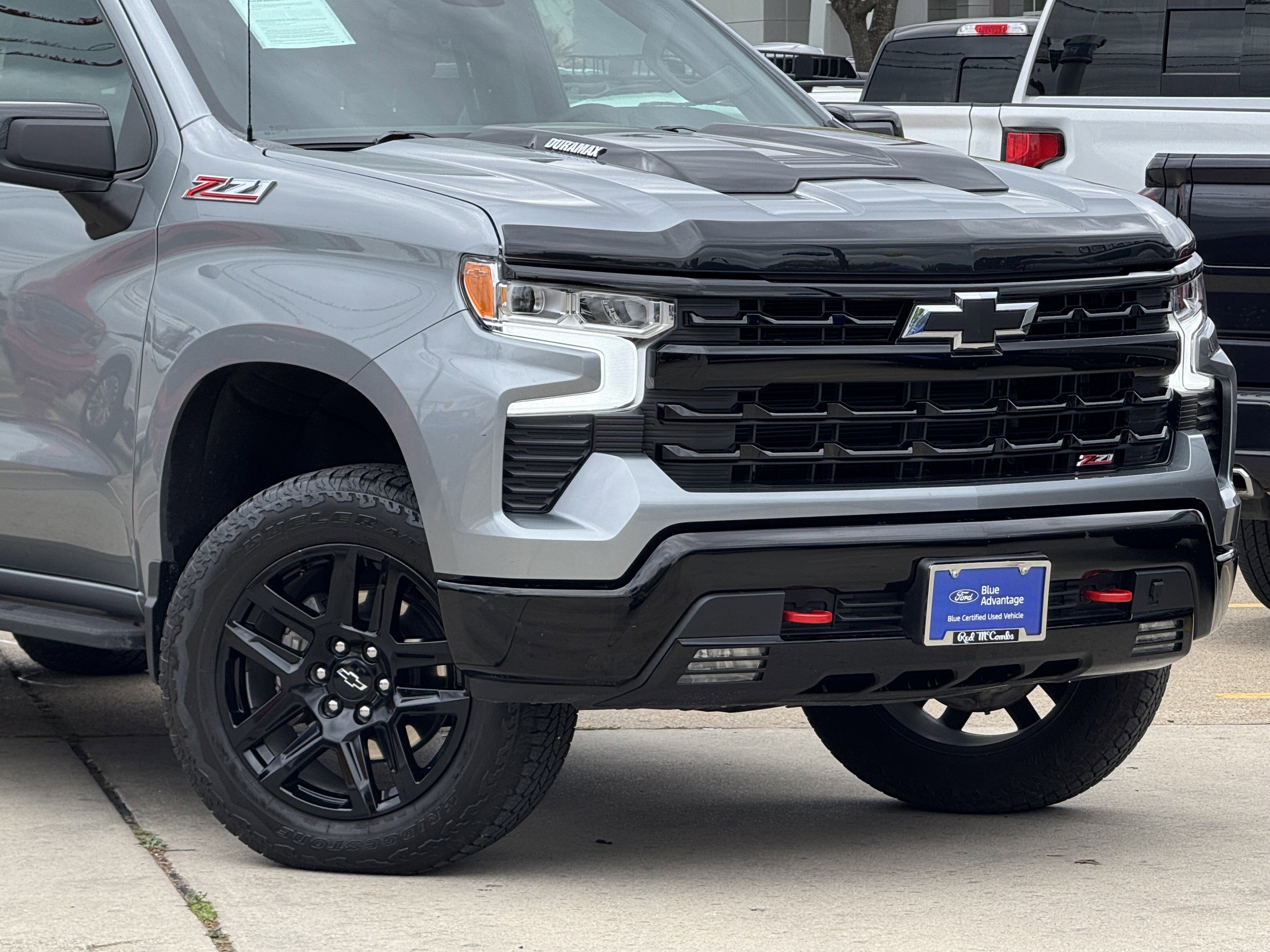 Used 2025 Chevrolet Silverado 1500 LT Trail Boss w/ Convenience Package II image 2