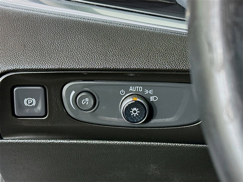 Used 2019 Buick Enclave Essence image 10