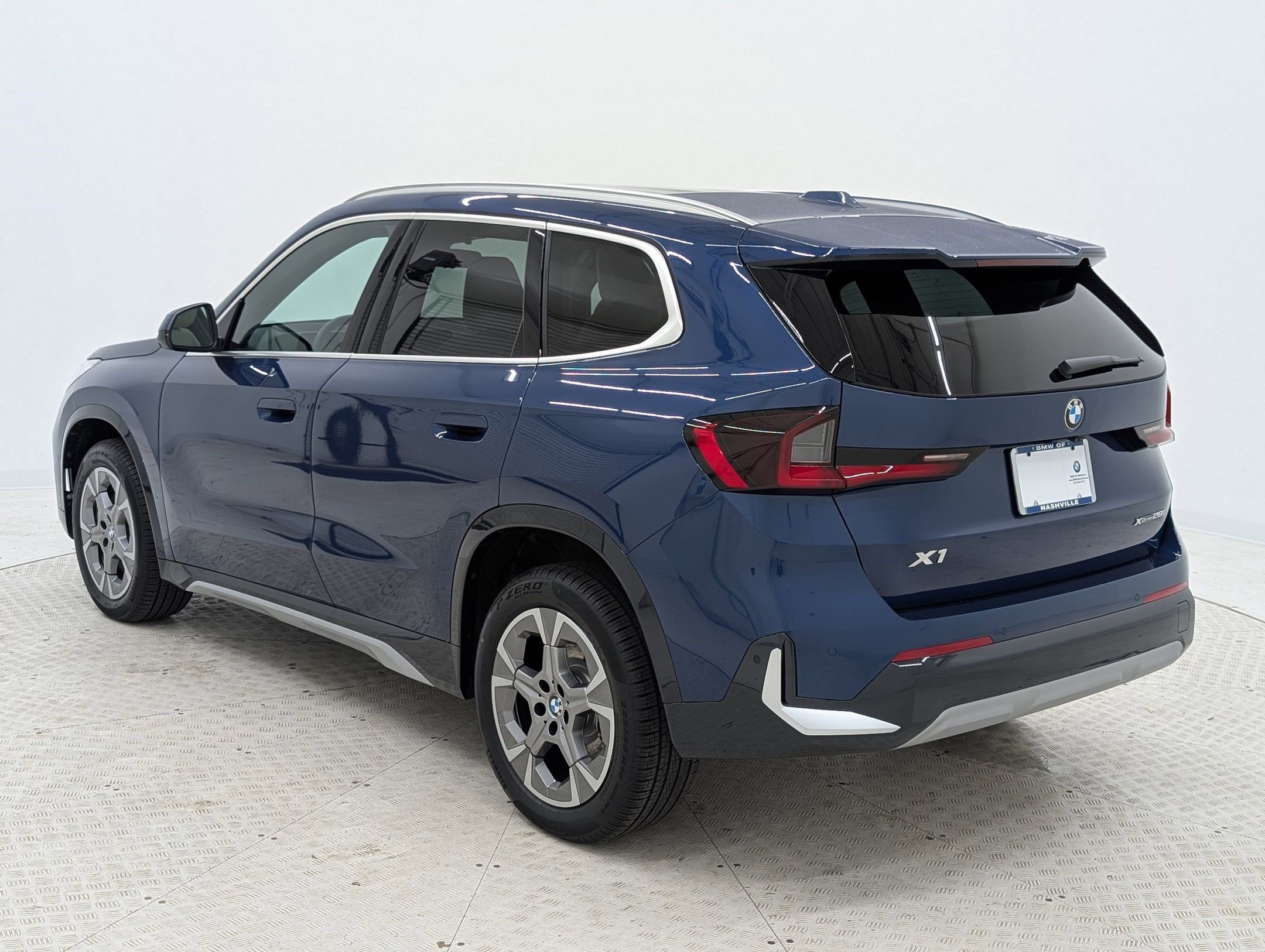 Used 2025 BMW X1 xDrive28i w/ Premium Package AWD/4WD image 3