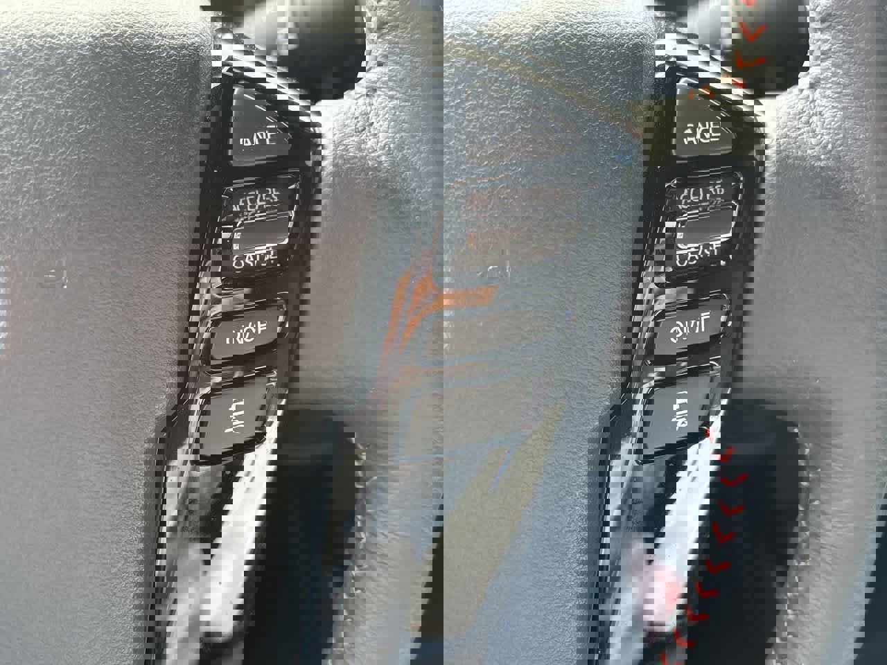 Used 2025 Nissan Frontier PRO-4X image 25