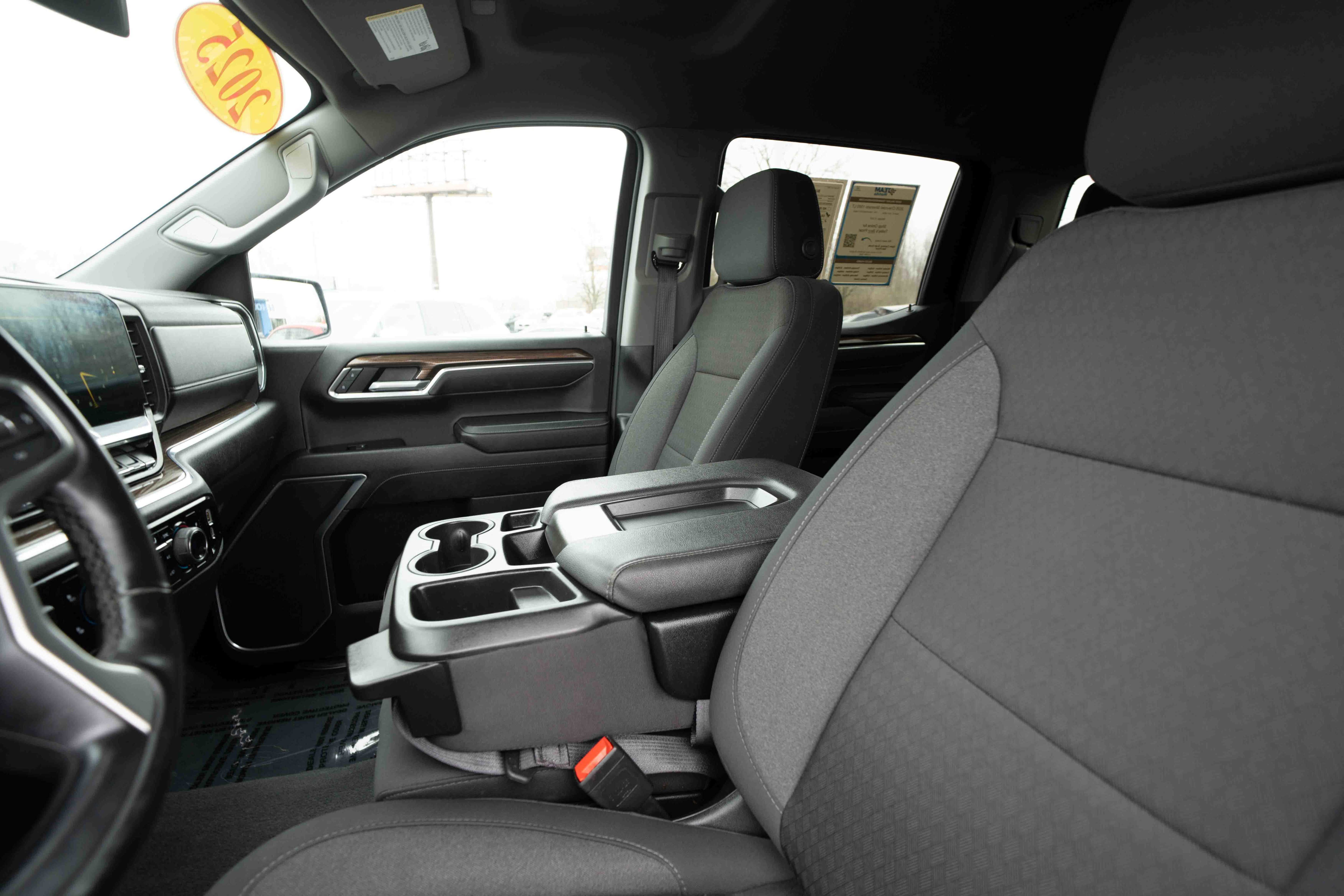 Used 2025 Chevrolet Silverado 1500 LT image 10