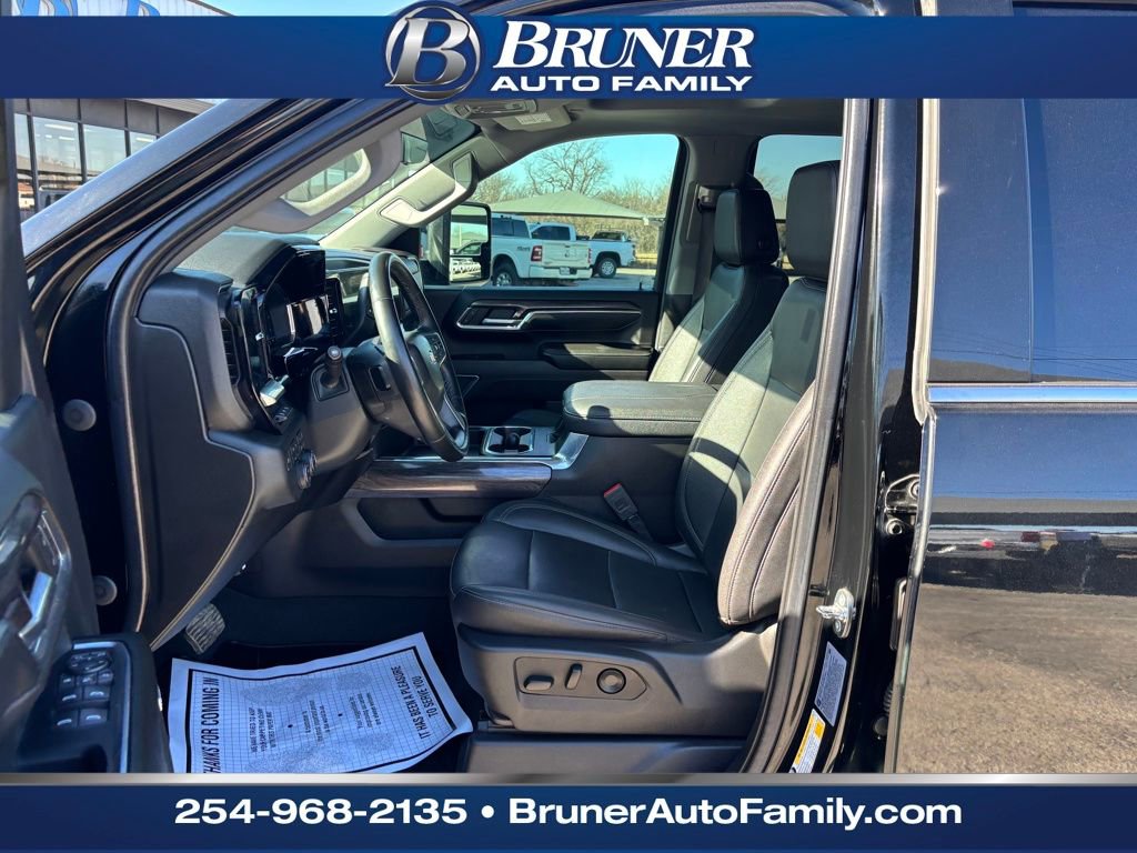 Used 2024 Chevrolet Silverado 3500 LTZ w/ LTZ Convenience Package image 12