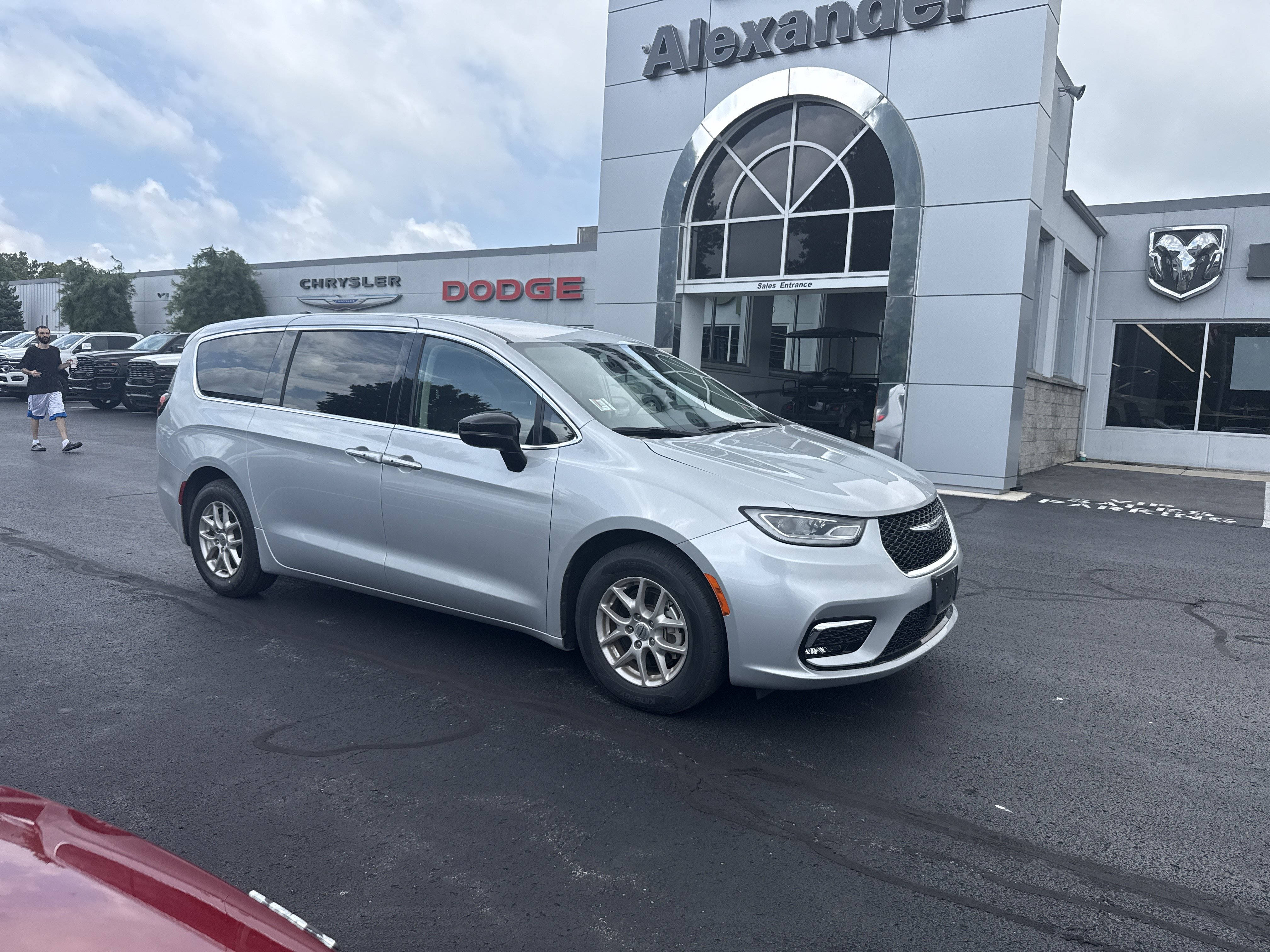 Used 2024 Chrysler Pacifica Touring-L