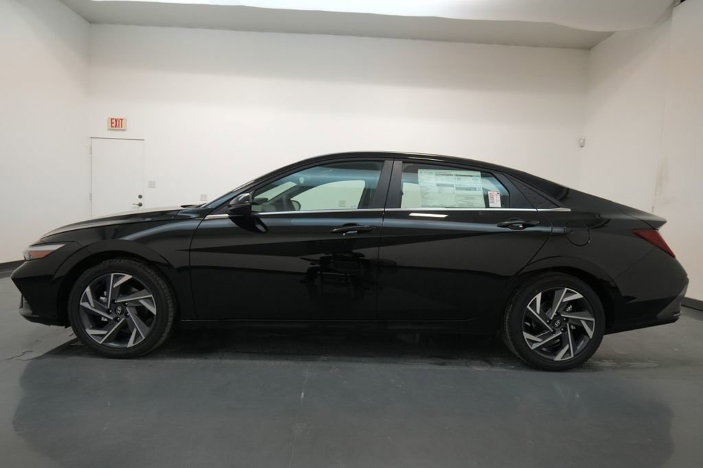New 2025 Hyundai Elantra Limited image 6