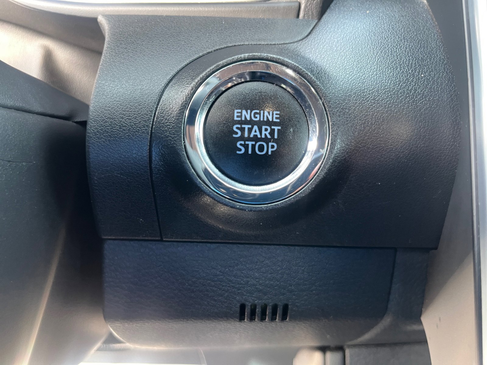 Used 2020 Toyota Avalon XLE image 32