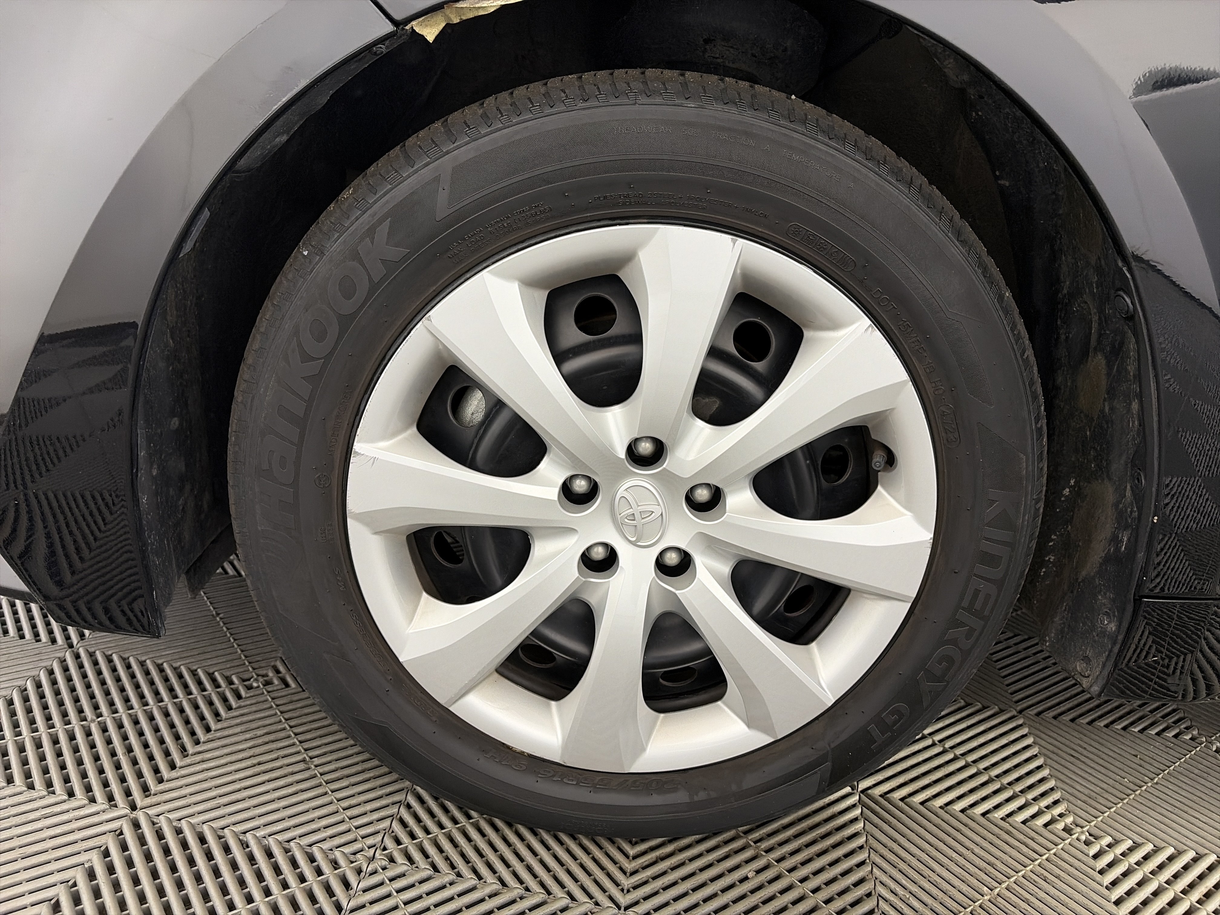 Used 2024 Toyota Corolla LE FWD image 13