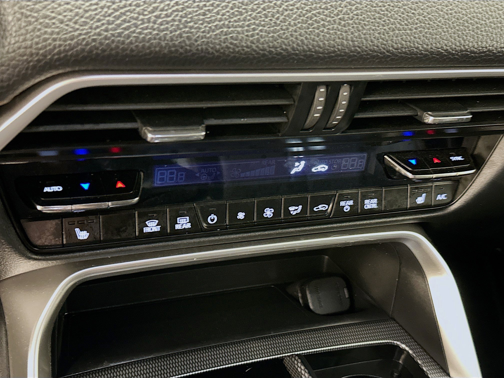 Used 2024 MAZDA CX-90 Plug-In Hybrid w/ Preferred image 24