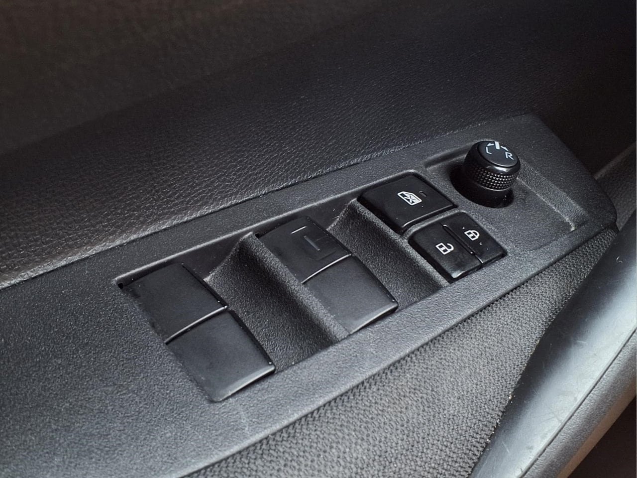 Used 2024 Toyota Corolla LE FWD image 25