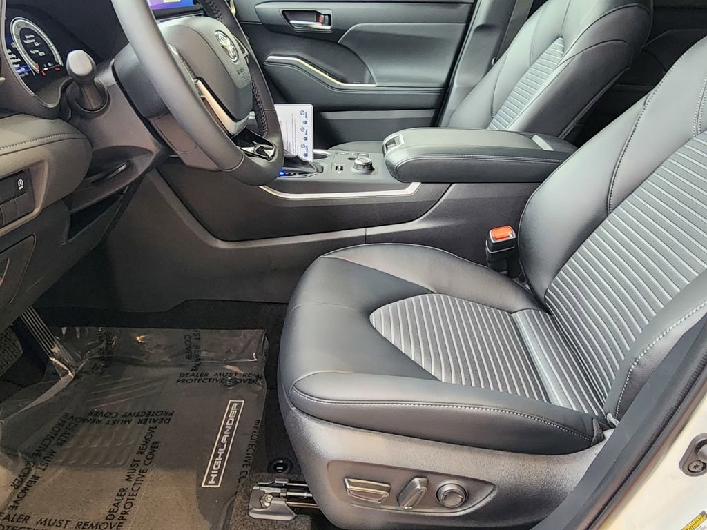 New 2026 Toyota Highlander XSE AWD/4WD image 12