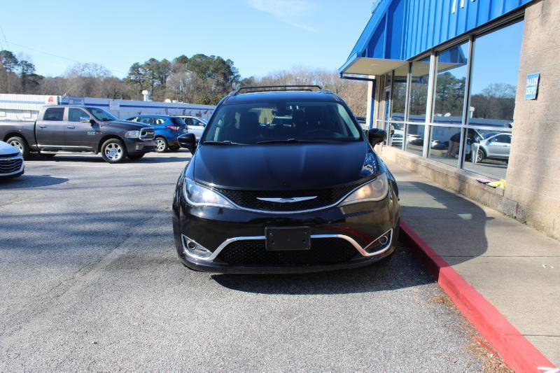 Used 2019 Chrysler Pacifica Touring-L image 2