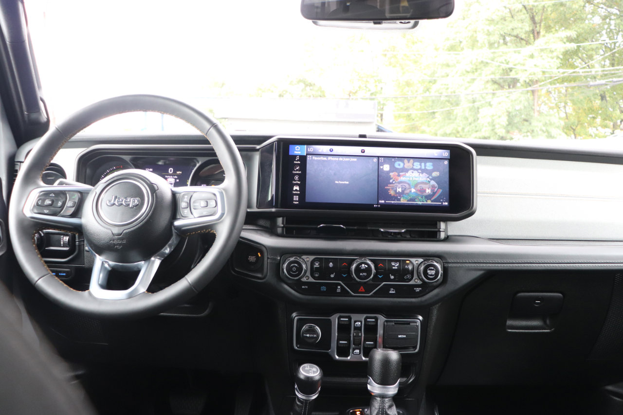 Used 2024 Jeep Wrangler Sahara image 17