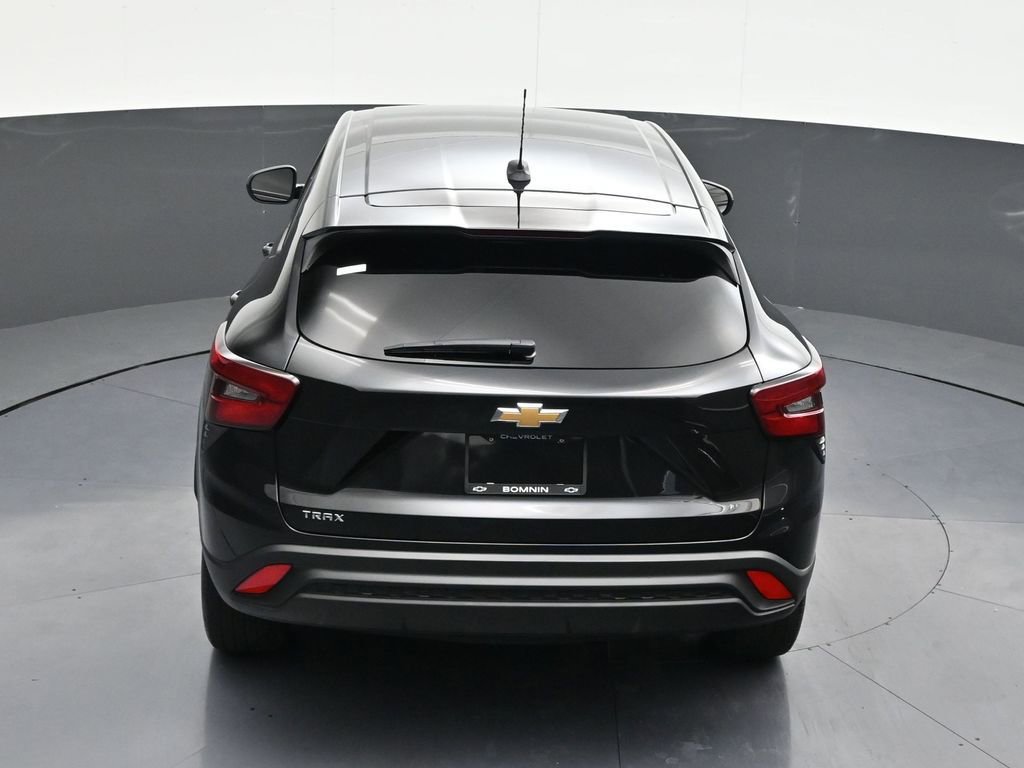 Used 2025 Chevrolet Trax LS image 18