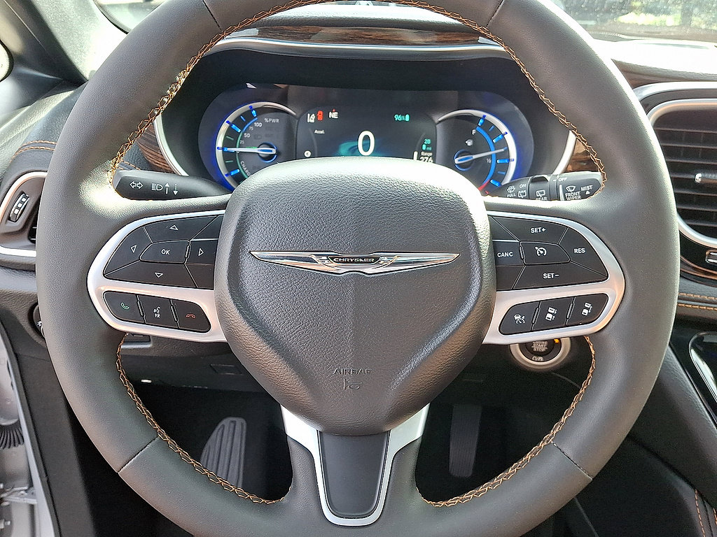 Certified 2023 Chrysler Pacifica Pinnacle FWD image 8
