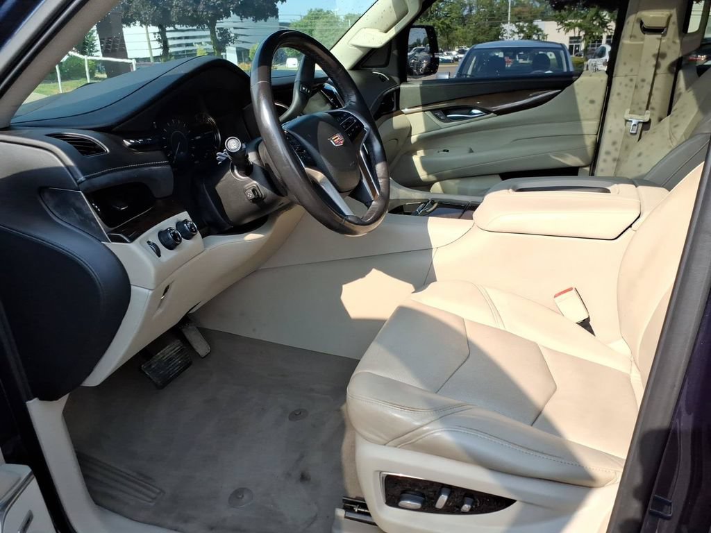 Used 2019 Cadillac Escalade Premium Luxury w/ LPO, Radiant Package AWD/4WD image 10