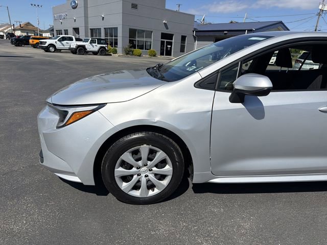 Used 2025 Toyota Corolla LE FWD image 9