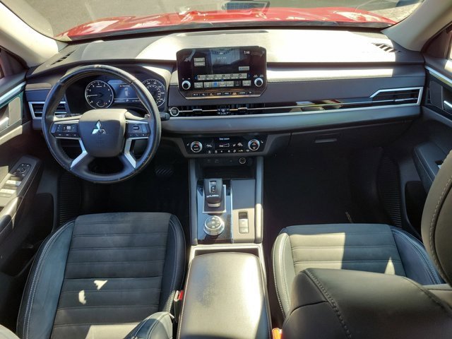 Used 2022 Mitsubishi Outlander SE image 2