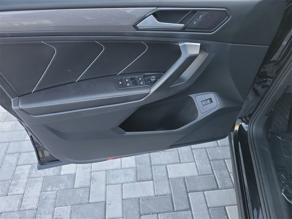 Used 2022 Volkswagen Tiguan SE image 23