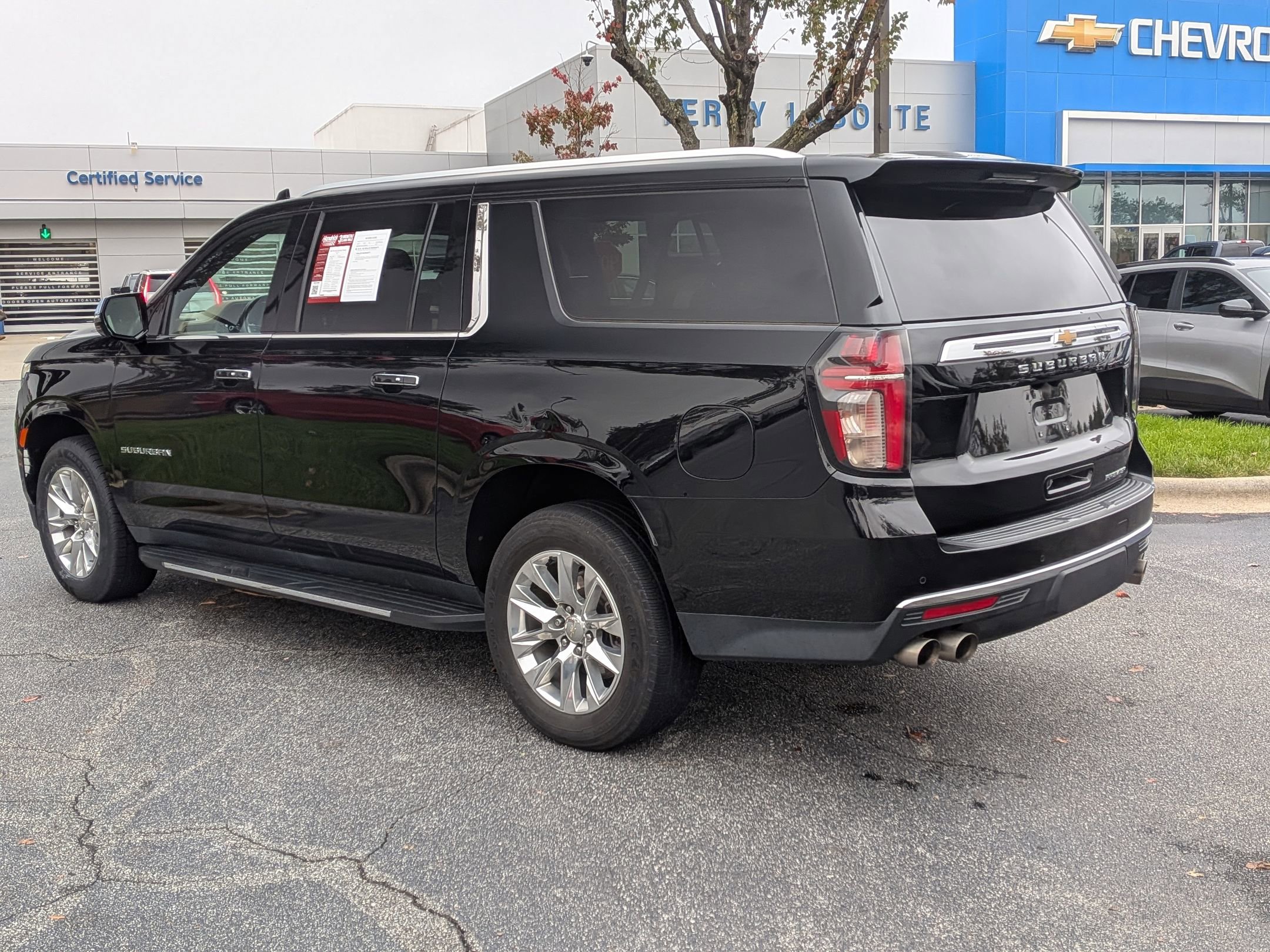 Used 2021 Chevrolet Suburban Premier image 7