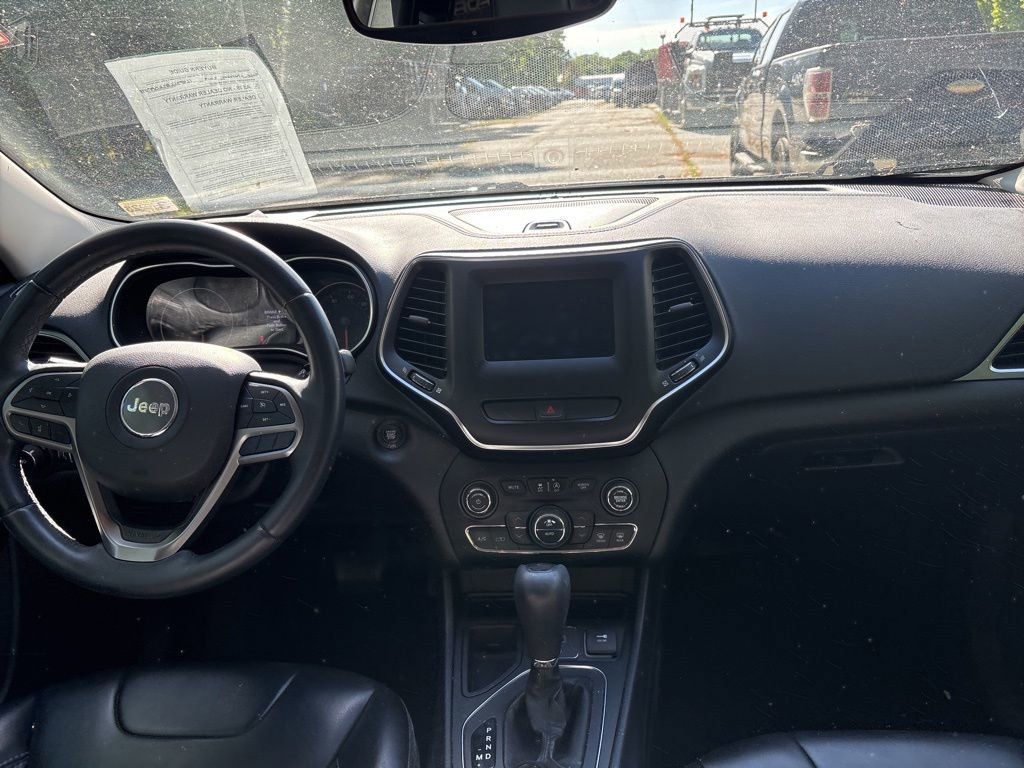 Used 2019 Jeep Cherokee Latitude Plus w/ Comfort/Convenience Group FWD image 10