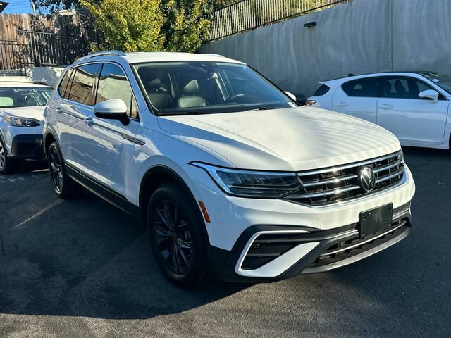 Used 2024 Volkswagen Tiguan SE AWD/4WD image 2