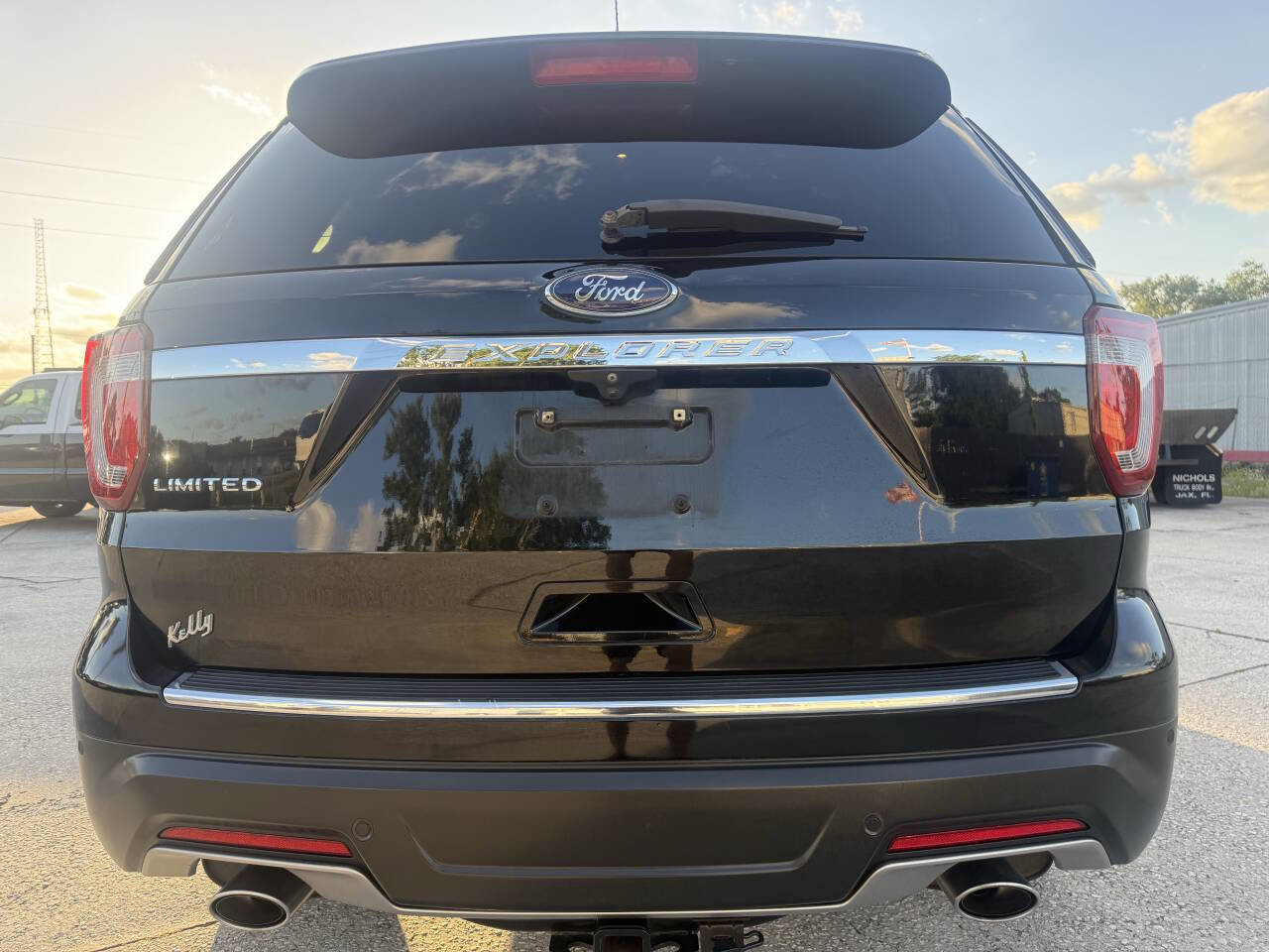 Used 2018 Ford Explorer Limited w/ Equipment Group 301A FWD image 11
