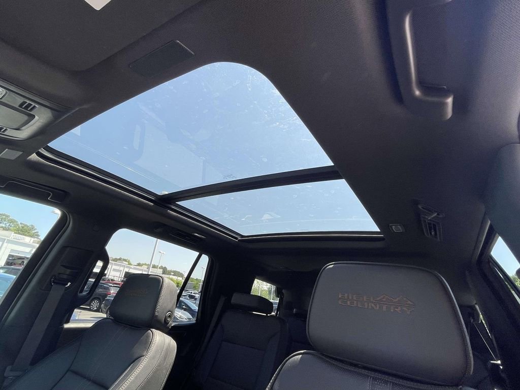 Used 2025 Chevrolet Tahoe High Country AWD/4WD image 29