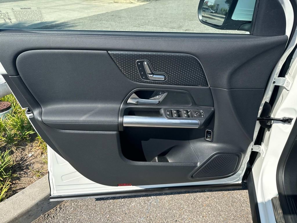 Used 2025 Mercedes-Benz GLA 250 image 10