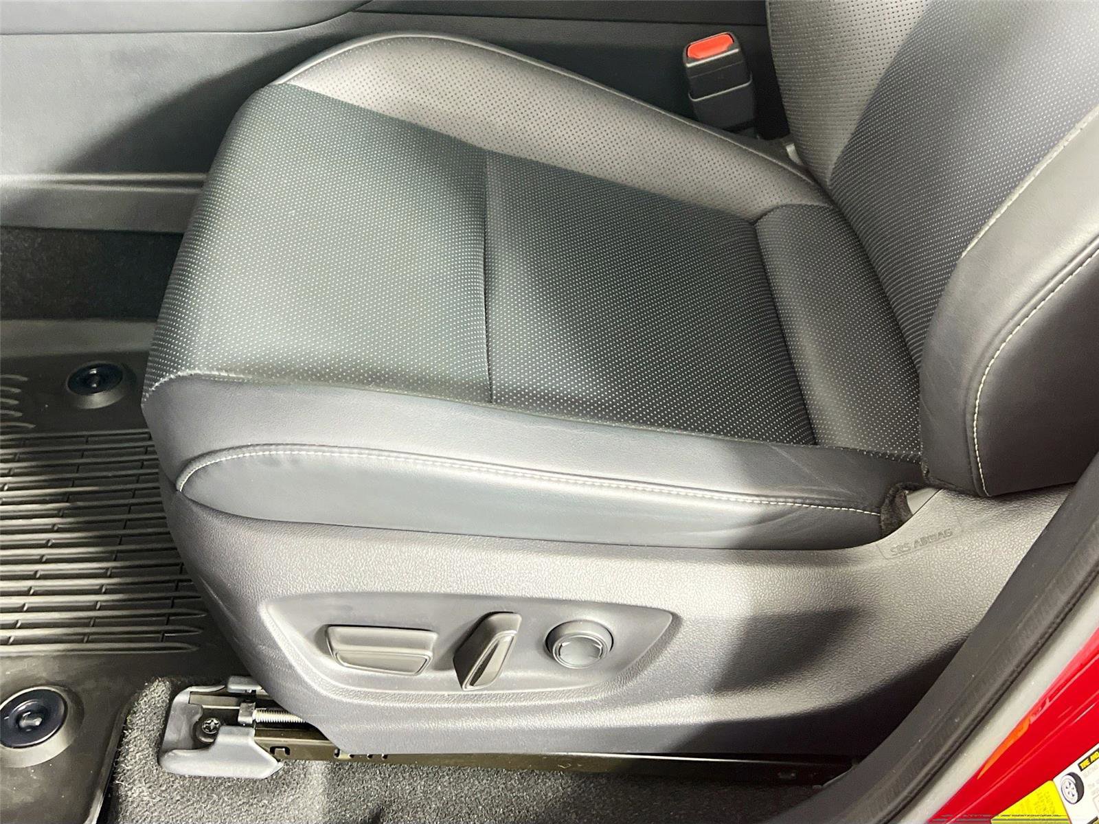 Used 2025 Toyota Crown Signia w/ Advanced Technology Package image 20