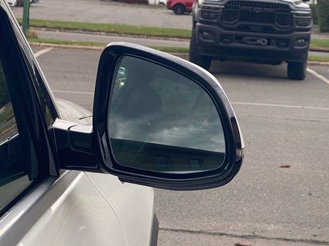 Used 2022 BMW X5 xDrive40i w/ Premium Package image 16