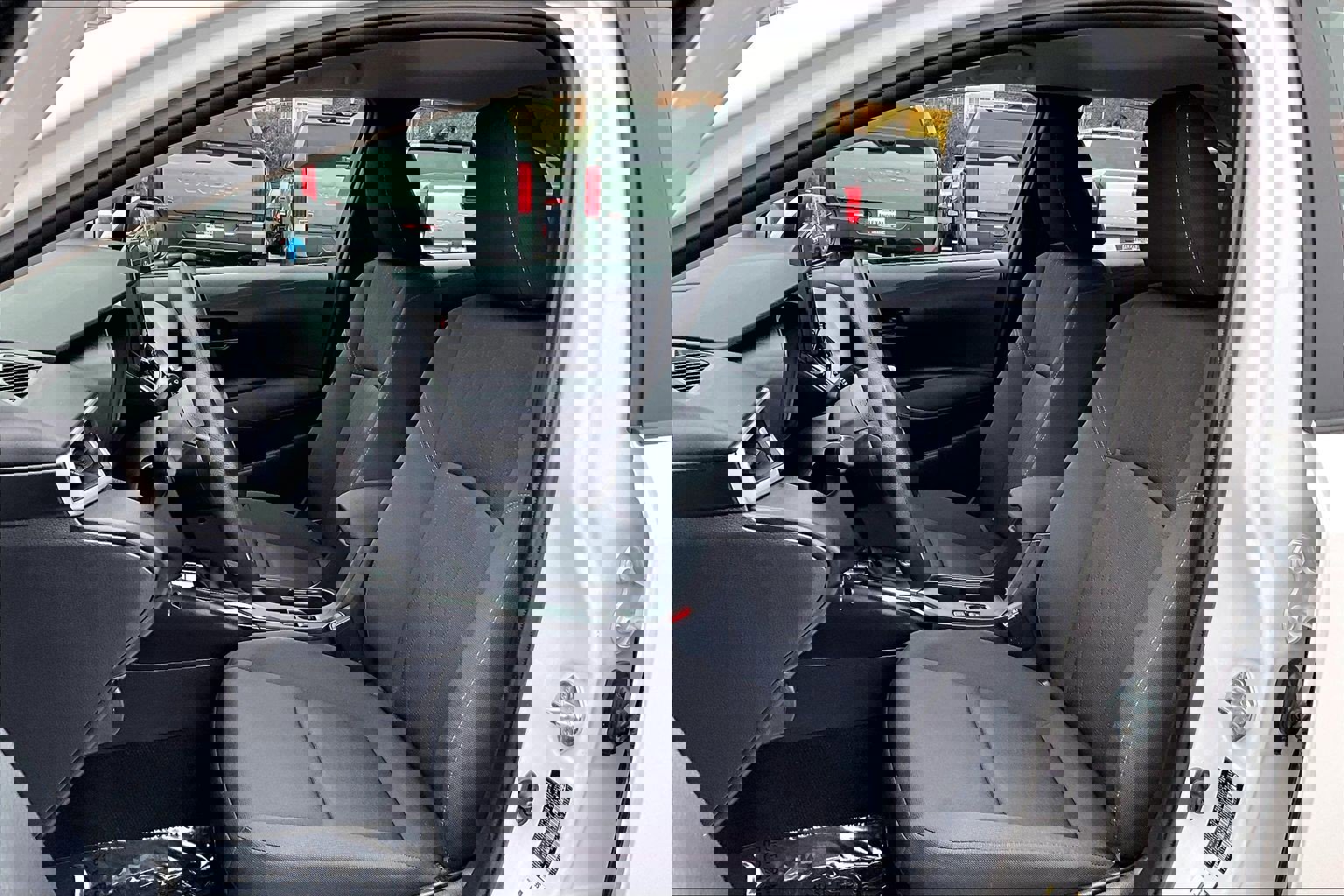 Used 2025 Toyota Corolla LE image 23