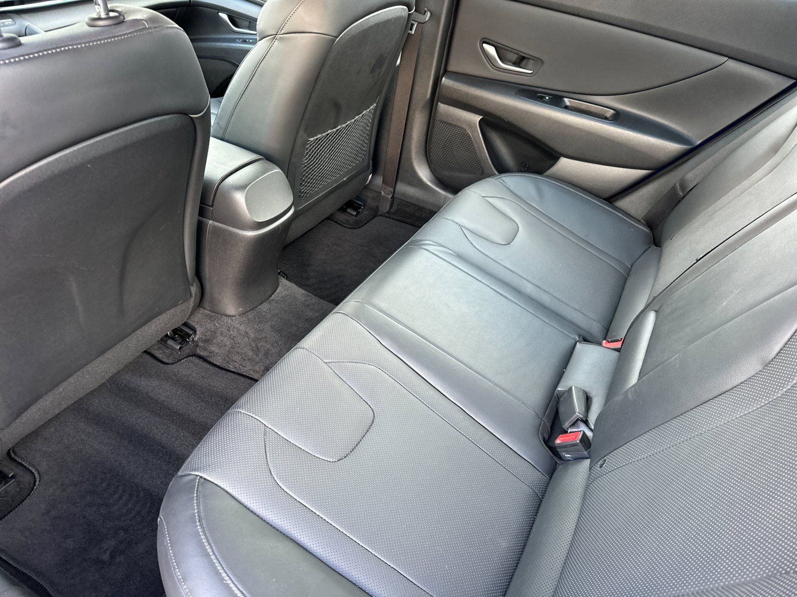 Used 2023 Hyundai Elantra Limited w/ Winter Weather Package image 12