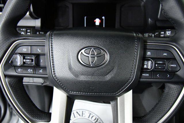 Used 2025 Toyota 4Runner 4WD image 2
