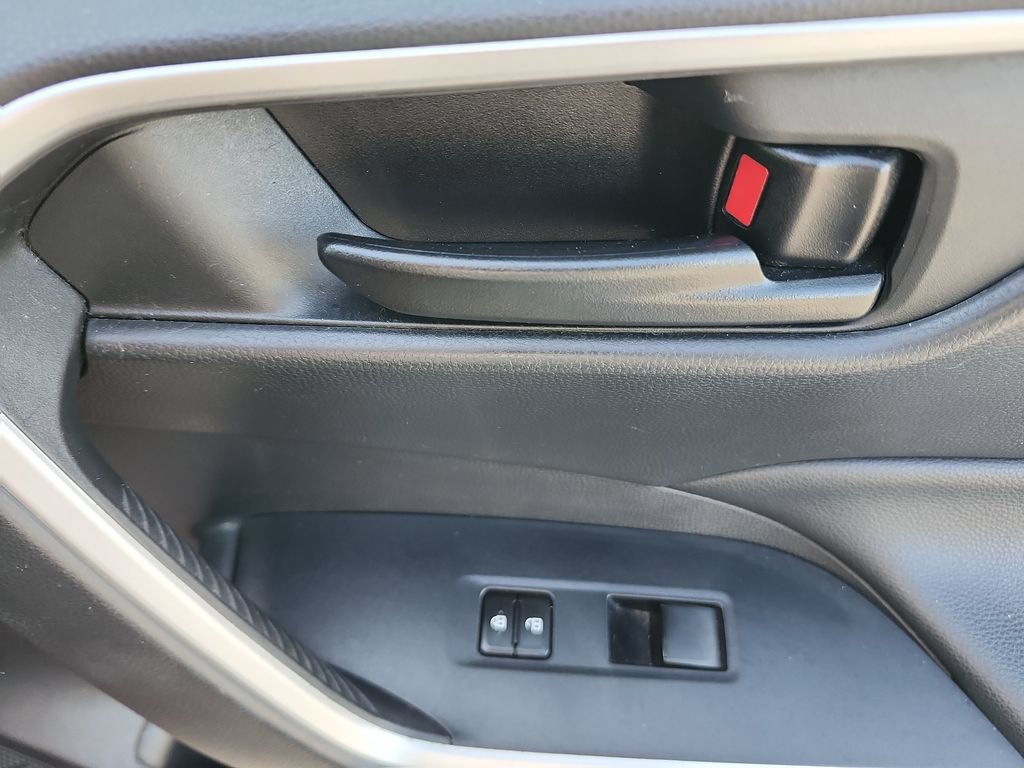 Used 2020 Toyota RAV4 LE FWD image 25