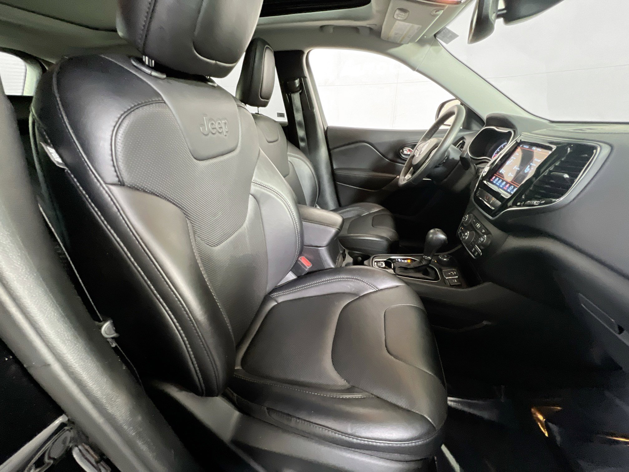 Used 2022 Jeep Cherokee Limited image 27