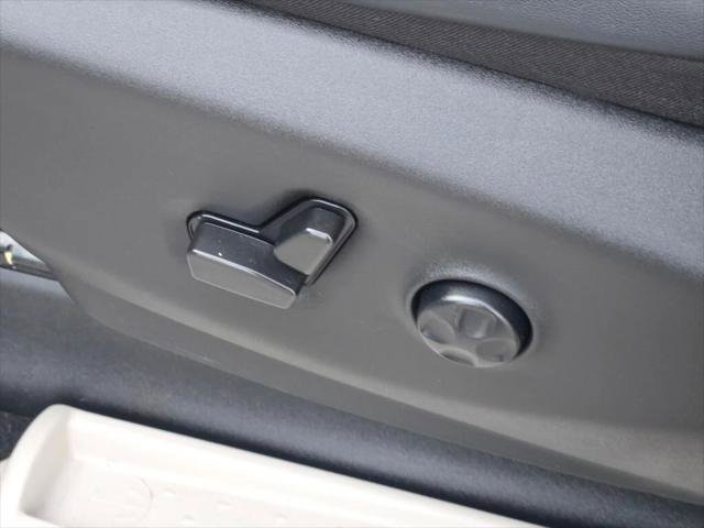 Certified 2024 Chrysler Pacifica Select image 22