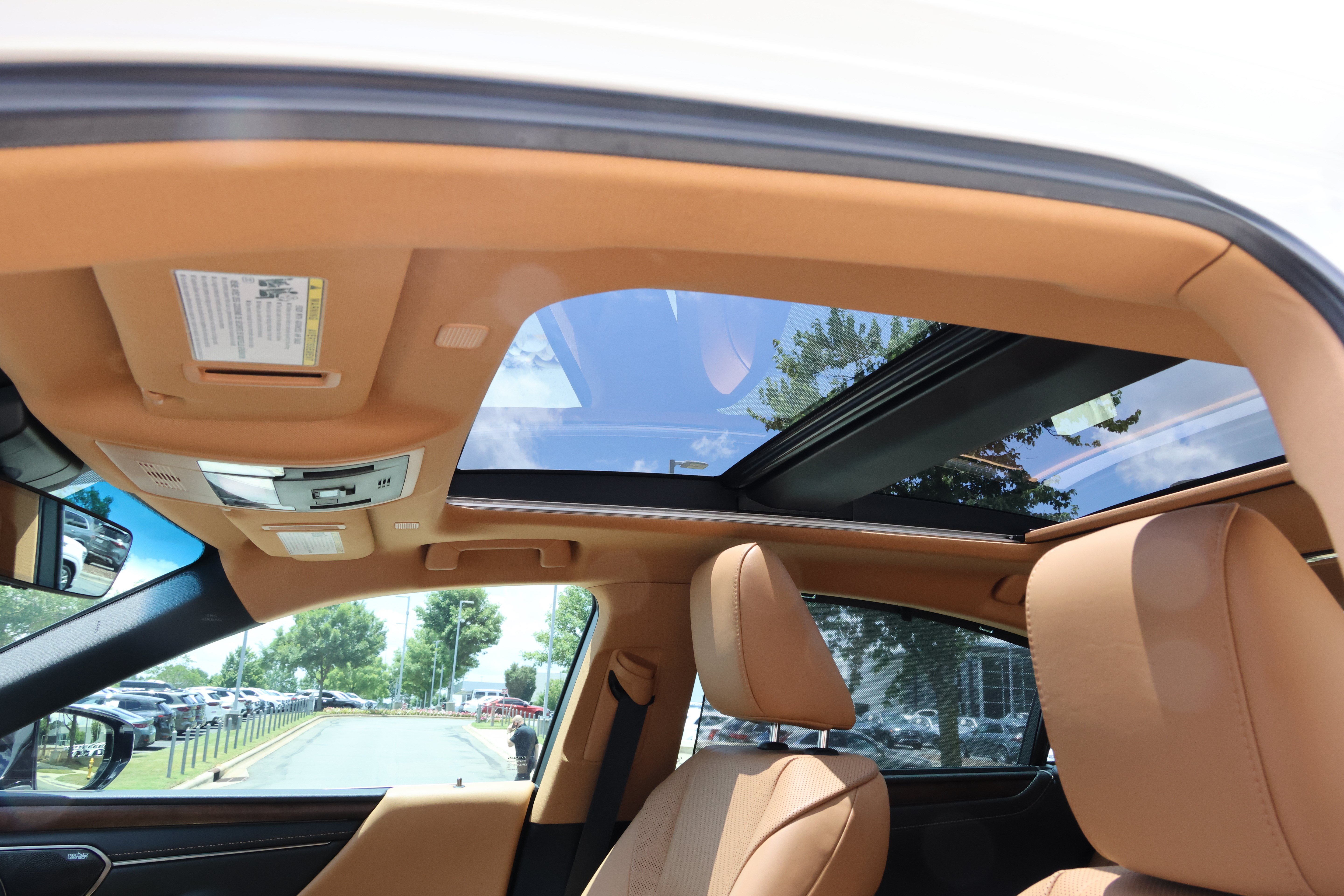 Used 2022 Lexus ES 350 Ultra Luxury w/ Accessory Package 2 FWD image 32