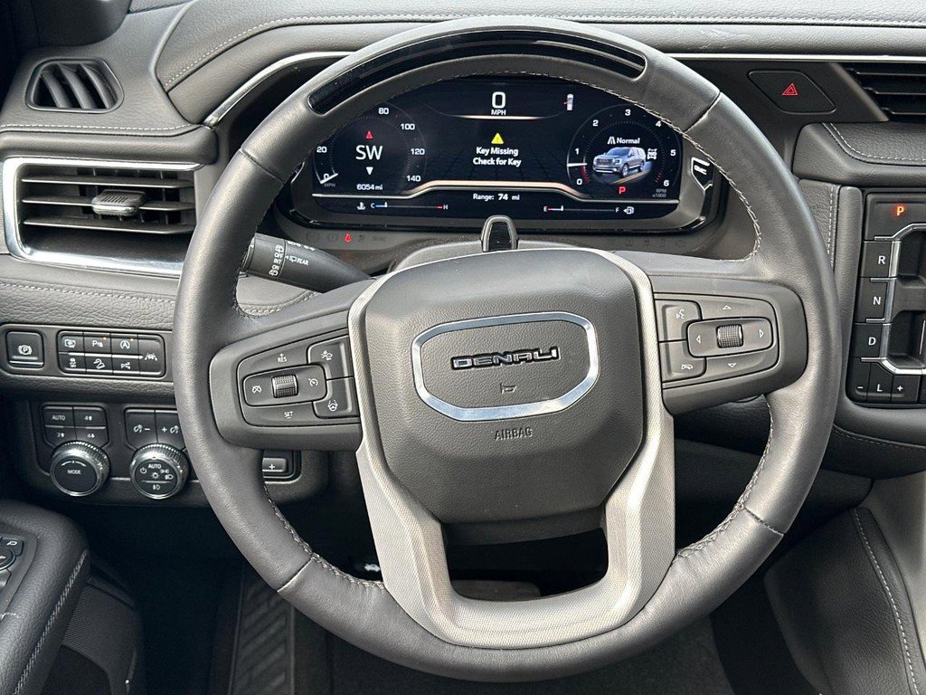Used 2024 GMC Yukon XL Denali w/ Advanced Technology Package image 14